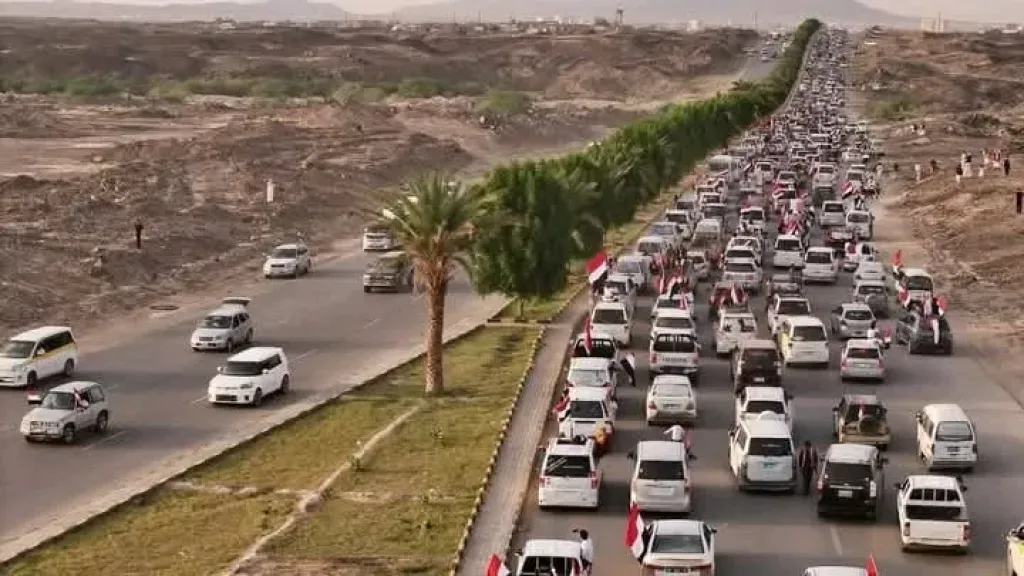 مأرب تحتفي بذكرى ثورة 26 سبتمبر بموكب جماهيري حاشد يجوب شوارع المدينة